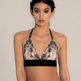 Modern Goddess in schwarz-weißem YUNA Bralette aus Spitze mit schwarzem Chiffon Band und Neckholder in transparent